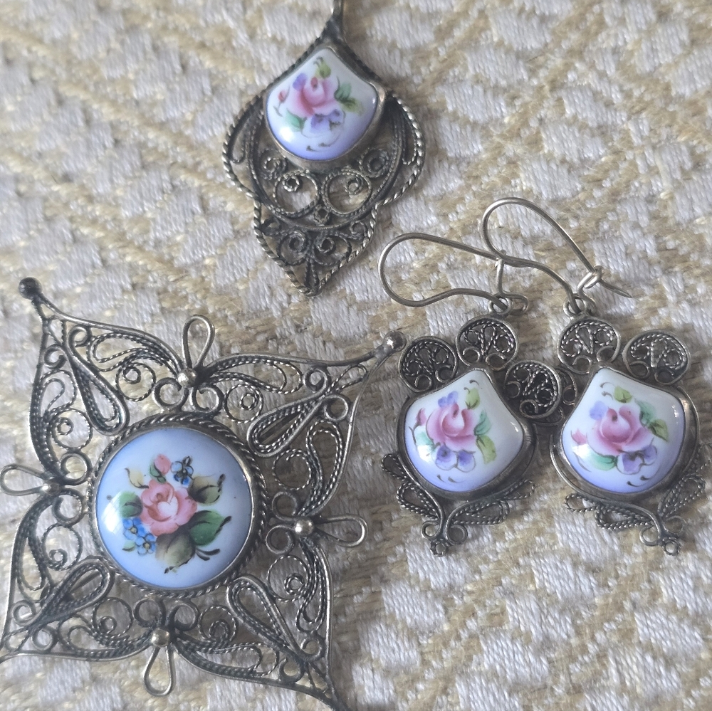 Vintage Rostov Finift Women's 4 Piece Pendant, Brooch &Earrings Jewelry Set